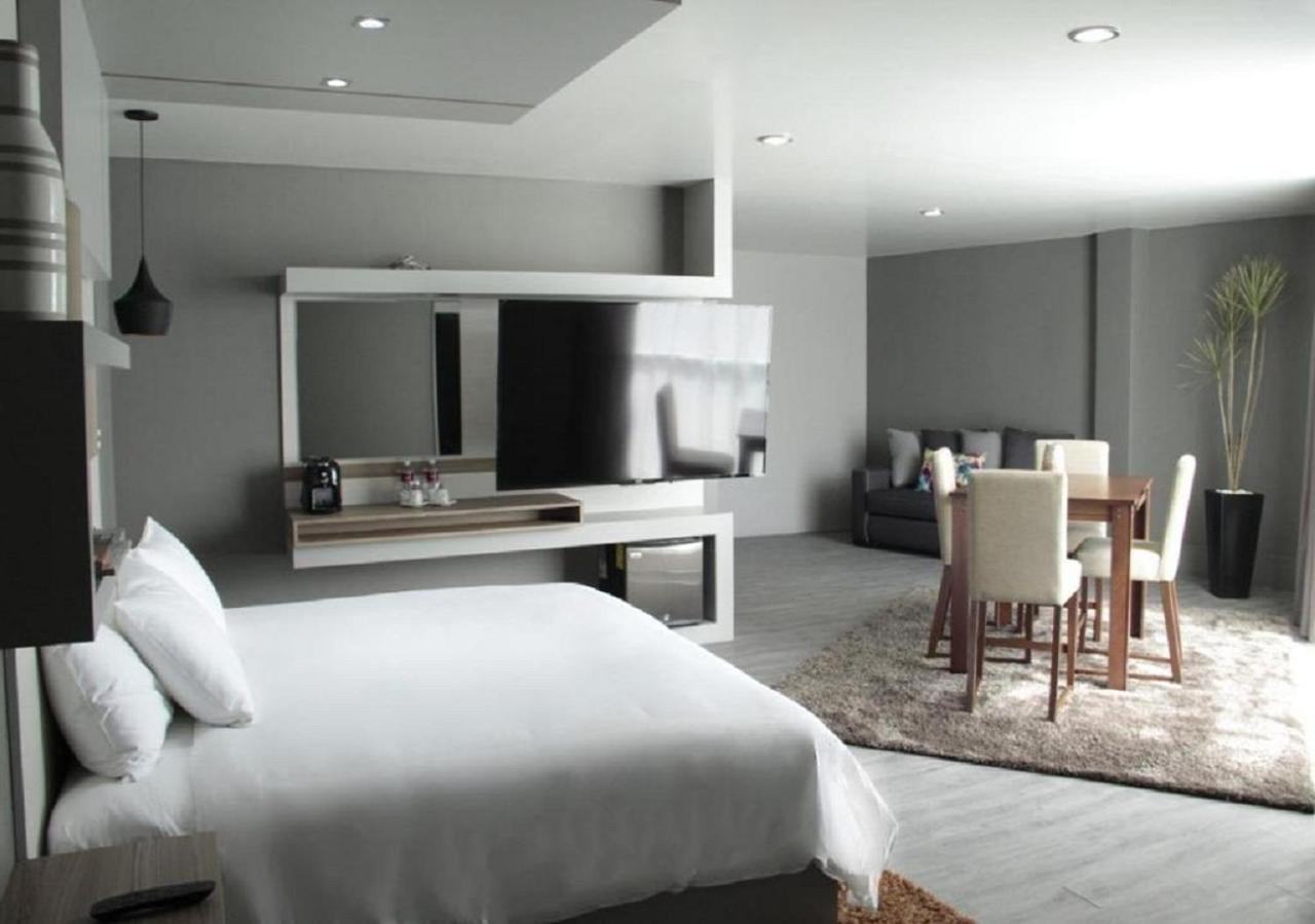 Esduma Hk Hotel Pachuca Esterno foto