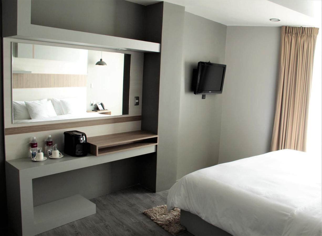Esduma Hk Hotel Pachuca Esterno foto