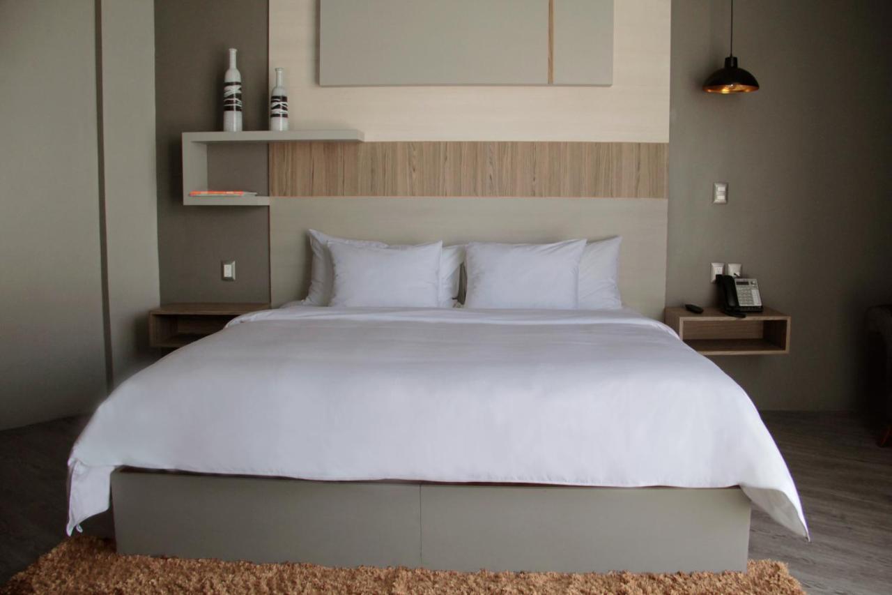 Esduma Hk Hotel Pachuca Esterno foto